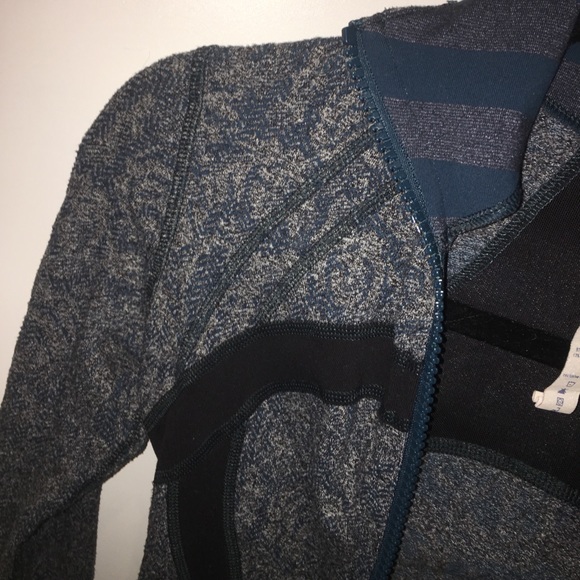 *LULULEMON LIGHT WEIGHT SIZE 2 JACEKT* - Picture 4 of 7